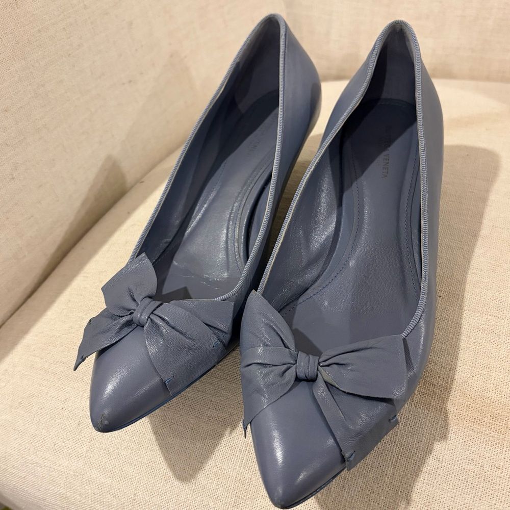 Bottega Veneta Bow Pointed Toe Leather Heels - Blue Gray - Size 38.5 / Size 8.5
